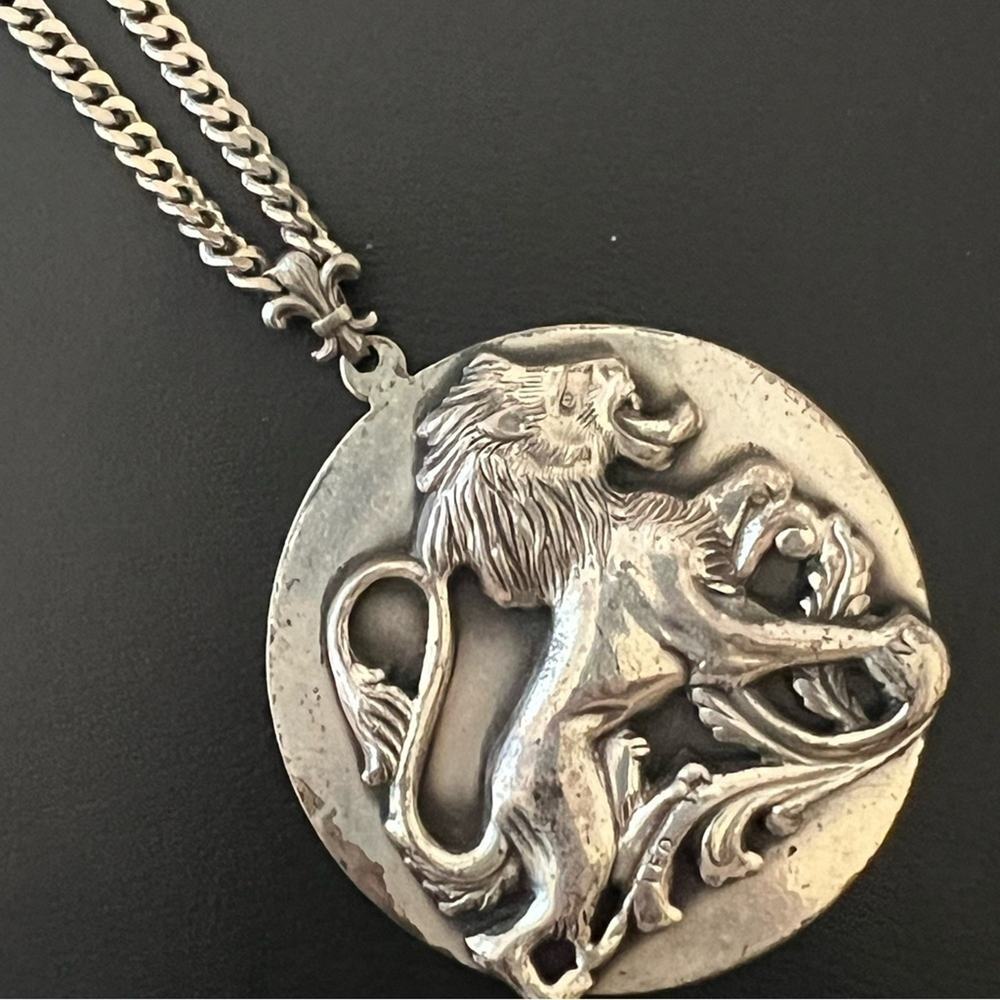 Leo necklace silver tone metal zodiac medallion disco necklace